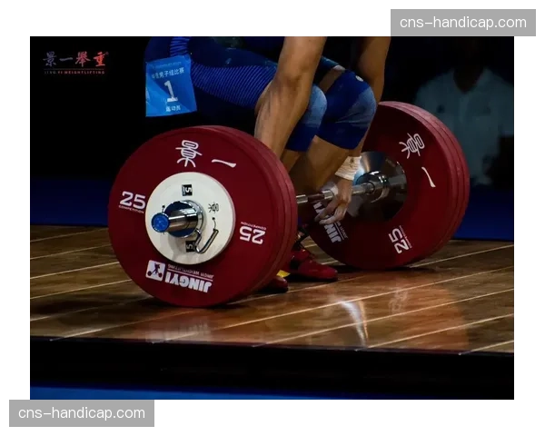 通讯：后台的“隐形冠军”——记举重比赛器材保障团队